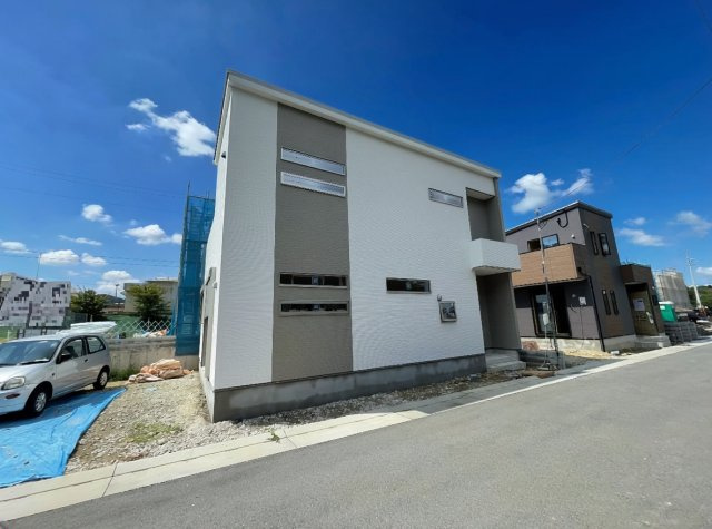 川西市清和台東　第6期　新築一戸建ての外観|現在建築中！落ち着いた街並みで新生活を始めることが出来そう！周辺の物件も併せてご紹介させて頂きます！