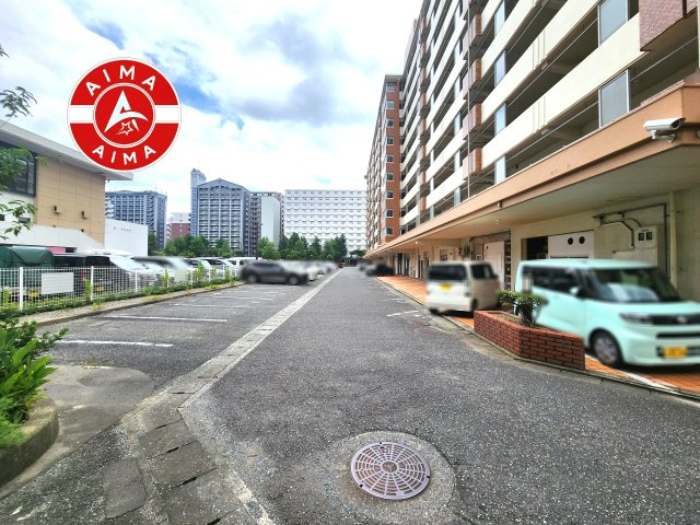 ふよう港ハイツの駐車場|ゆったりとしたスペースがある駐車場です。