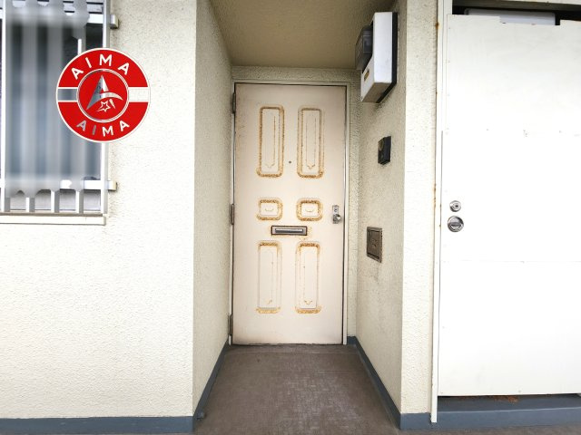 ふよう港ハイツの玄関|きれいに整えられた外玄関で、住まいの第一印象も良好です。