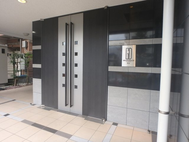 グランドルチェ 白山のエントランス