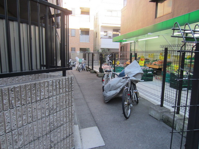 プライム王子神谷のその他共用部分|バイク・自転車置き場あります。
