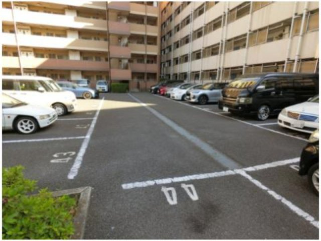 サンクタス千葉シーサイドアベニューの駐車場