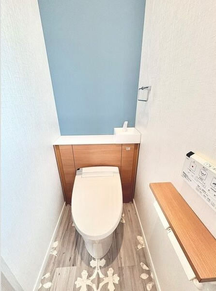 和合字南蚊谷戸建のトイレ