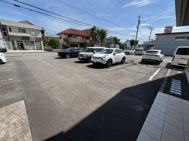 ルミエール西焼津の駐車場