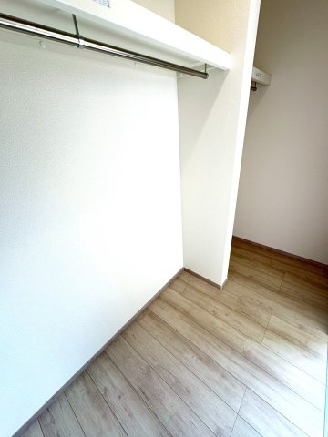 新築戸建　三島市徳倉４丁目698番　全１棟　A号棟の収納|２階のWICには季節の衣類をまとめて収納できます。