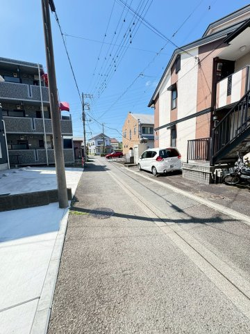 新築戸建　三島市徳倉４丁目698番　全１棟　A号棟の前面道路含む現地写真|交通量の少ない前面道路。