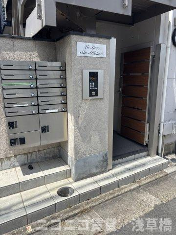 ラ・ルーチェ新小岩のエントランス