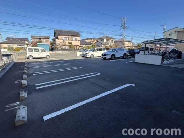 リヴェールの駐車場