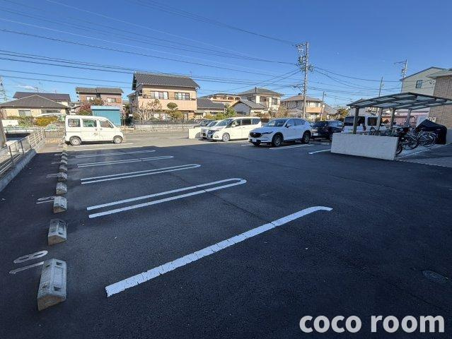 リヴェールの駐車場