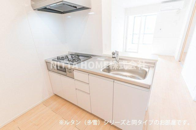 アストラル　グレアⅠのキッチン|【イメージ写真】３口コンロのカウンターキッチンが付いています☆