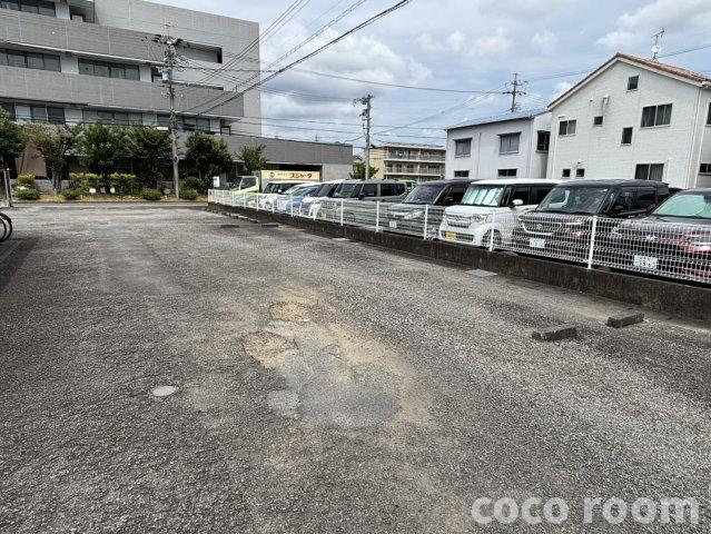 パインハイム　Ａの駐車場