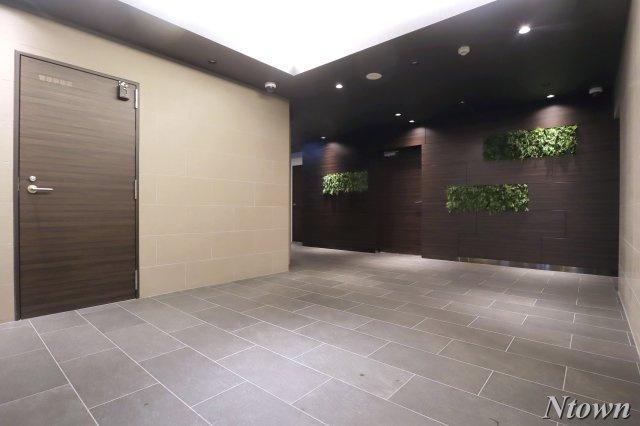 【ロビー】 | プレサンス葵デュリス | 建物の内部です