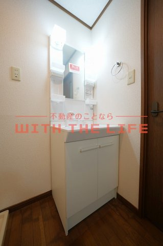 ハイネスコーポ【キャッシュバック対象物件】の独立洗面台|朝の支度にも助かる、独立の洗髪洗面化粧台