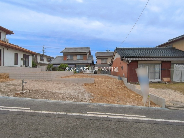 ブルーミングガーデンひまわり台1丁目の前面道路含む現地写真