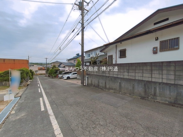 ブルーミングガーデンひまわり台1丁目の前面道路含む現地写真
