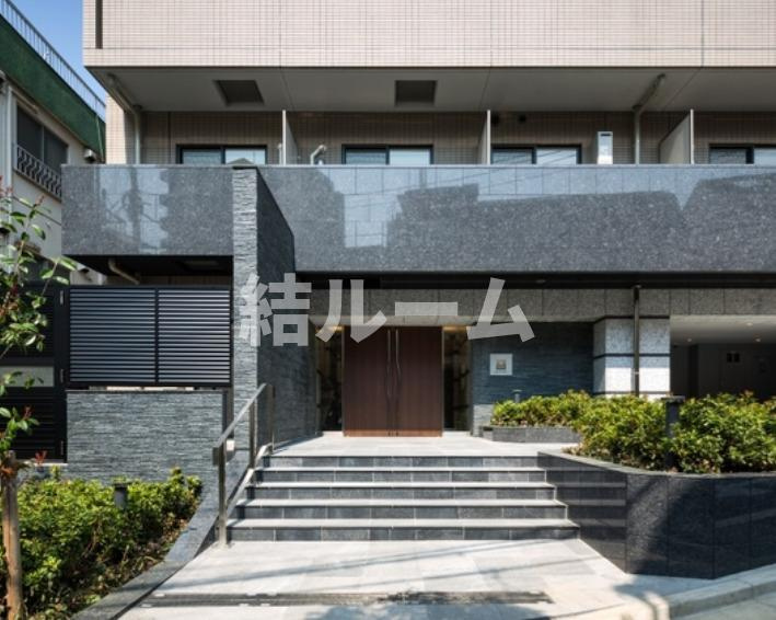 豊島区南大塚３丁目の賃貸マンションのエントランス