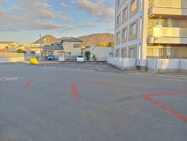 【駐車場】 | 沼津市下香貫 売一棟マンション ES06121 | 沼津市下香貫塩場　駐車スペース