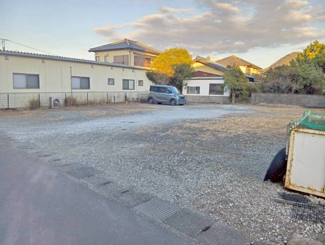 【駐車場】 | 沼津市下香貫 売一棟マンション ES06121 | 沼津市下香貫塩場　駐車スペース