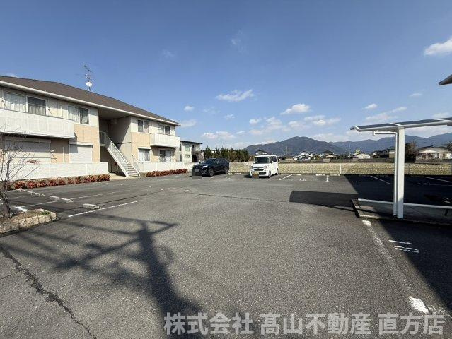 三洋タウン木屋瀬A棟の駐車場