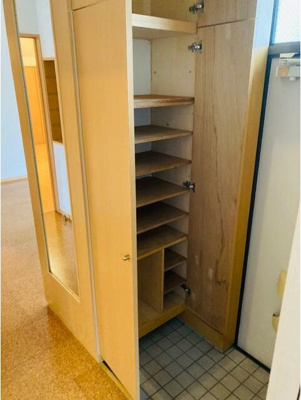 【玄関】 | 金沢八景テラスハウス | 収納豊富なシューズボックスです♪