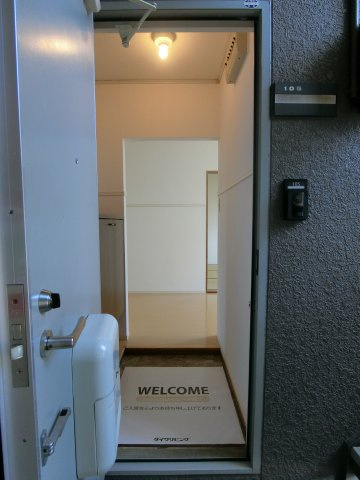 エアフォルクC棟の玄関|イメージ105号室の写真