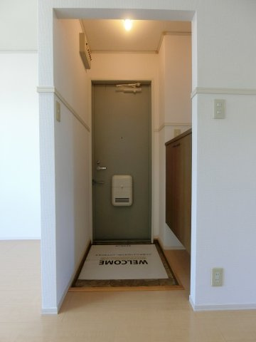 エアフォルクC棟の玄関|イメージ105号室の写真
