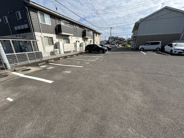 エアフォルクC棟の駐車場