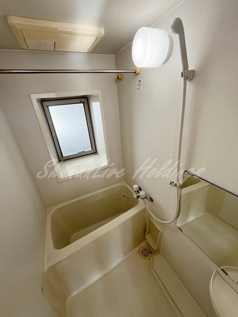 横浜市南区井土ケ谷下町の賃貸マンションの浴室|★窓付きバスルーム★