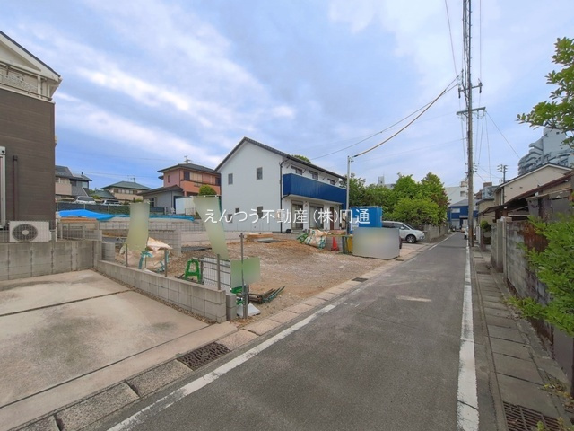 リーブルガーデン松原町三丁目の前面道路含む現地写真
