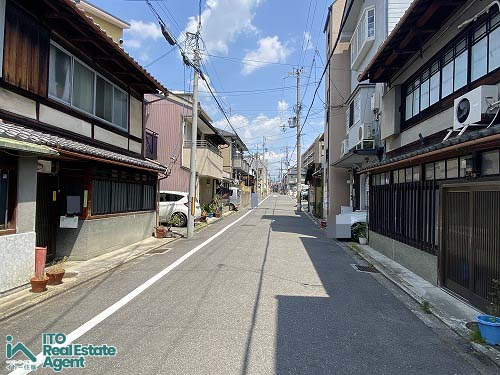 上京区行衛町 中古テラスの前面道路含む現地写真