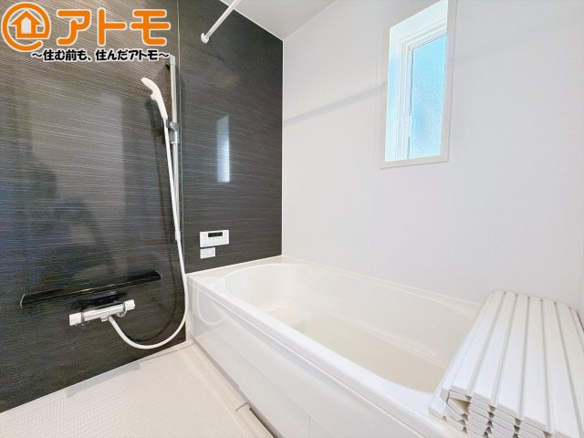 【浴室】 | 駿河区西島第9　新築戸建　1号棟 | 浴室は落ち着いた色のパネルでゆったりと過ごせる空間です。お風呂で一日の疲れを癒しましょう♪