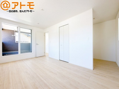 【寝室】 | 駿河区西島第9　新築戸建　1号棟 | 収納スペースもしっかり確保したお部屋は、収納家具の数も減らせるのでお部屋を広く使えます！