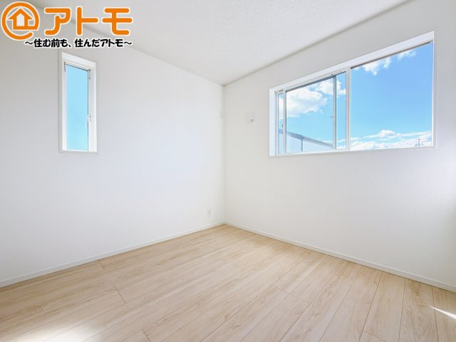 【子供部屋】 | 駿河区西島第9　新築戸建　1号棟 | 壁と床がシンプルな色合いだからこそ自分だけの空間を作れます♪お部屋作りのイメージは順調でしょうか♪