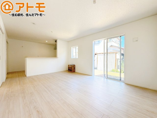 【居間・リビング】 | 駿河区西島第9　新築戸建　1号棟 | 家族団らんのイメージは、リビングを思い浮かべませんか？リビングこそ広々としたお部屋が良いですね♪