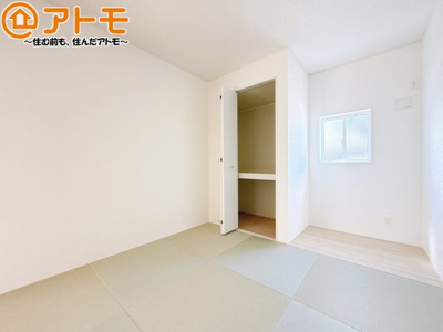 【子供部屋】 | 駿河区西島第9　新築戸建　2号棟 | 和室は小さなお子様が転んでもやわらかくて安心！お昼寝スペースやプレイルームとしても活躍します♪