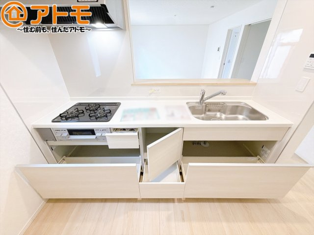 【キッチン】 | 駿河区西島第9　新築戸建　2号棟 | 大容量システムキッチン♪お料理スペースやシンク広々！毎日の家事をしっかりサポート♪