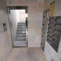 稲城市矢野口の賃貸マンションのエントランス