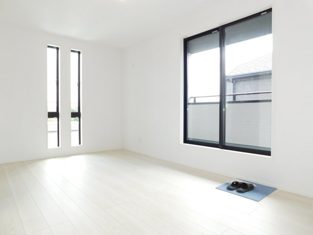 名古屋市中川区大当郎１丁目の新築一戸建の洋室|◇２階洋室◇　　南面で明るい洋室７．７５帖　ウォークインクローゼット＋書斎完備♪　バルコニー付き！