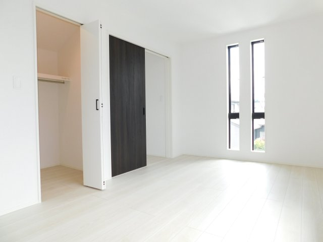 名古屋市中川区大当郎１丁目の新築一戸建の洋室|◇２階洋室◇　　南面で明るい洋室７．７５帖　ウォークインクローゼット＋書斎完備♪　バルコニー付き！