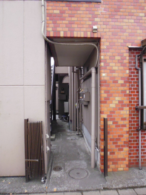 天野マンションのエントランス
