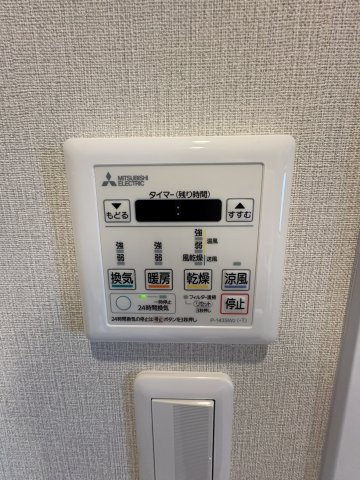 「LDK24帖の大空間」高知市中の島マンションのその他|雨の日の部屋干しや冬場のヒートショック対策に便利な浴室換気乾燥暖房機を完備！