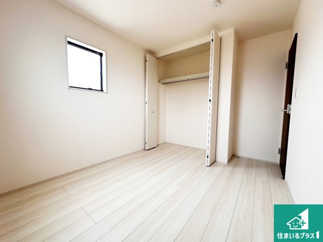 たつの市龍野町中村　第7期　新築一戸建ての洋室|収納スペースが充実しているので子供の成長に合わせてたくさん収納ができます！家族構成に合わせた様々な活用ができる収納！