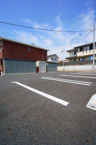 ローズ・ブローテＢの駐車場