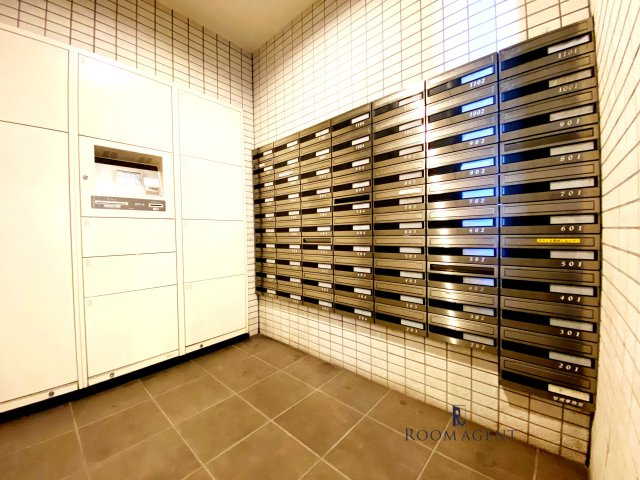 aLATO白壁のエントランス