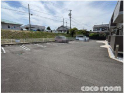 ボヌール　エムの駐車場