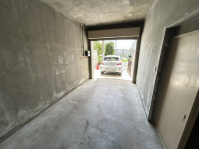 【駐車場】 | 甲陽園東山町テラスハウス | 駐車場があるので、車を買う予定の方も安心です