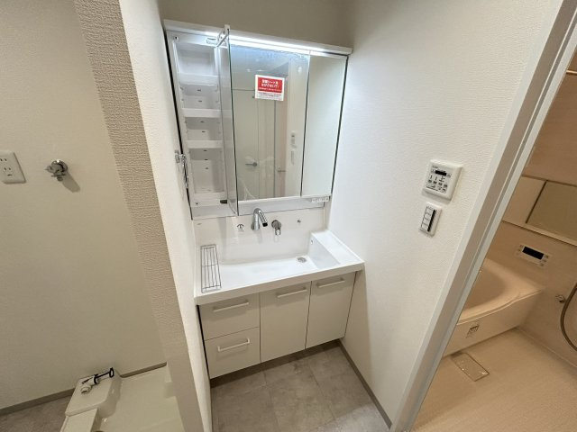 【独立洗面台】 | 甲陽園東山町テラスハウス | 独立洗面化粧台が付いています