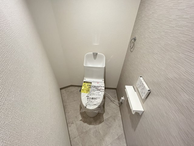 【トイレ】 | 甲陽園東山町テラスハウス | 落ち着いた色調のトイレです
