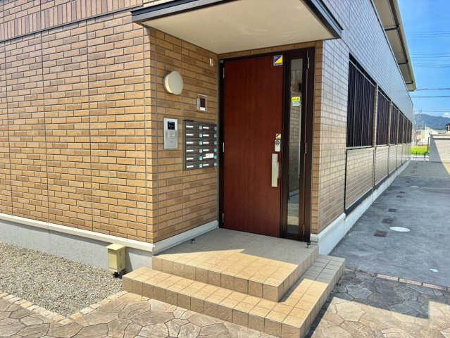 クレスト玉手のエントランス