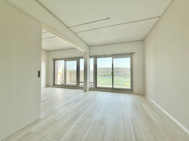 矢田川パークハウスA棟の居間・リビング